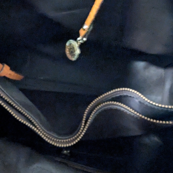 Dkny,Elegant Chestnut Leather, Slouch Handbag - Picture 7 of 8